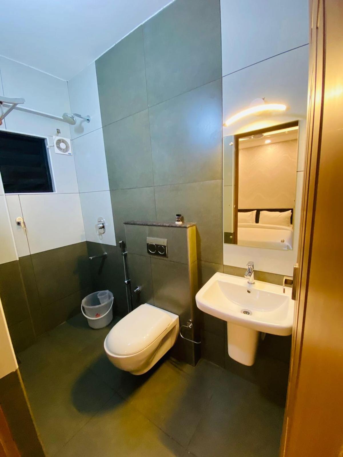 Hotel Nujoom Rooms & Apartments Kochi Dış mekan fotoğraf